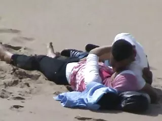 Գրադարանում հանրային կերպով փայլում է աշակերտուհին