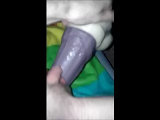 Պոռնիկը լիզում է սերմնաբջիջը իր դնչից ՝ կարծր անալից հետո