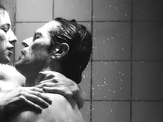 Ընկերուհիներ անում հայրիկ