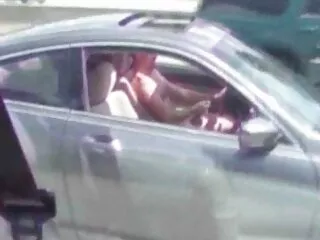 Էլիսոն Թայլերը դիլդո է աշխատում