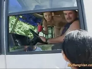 Կլարա Գոլդը միջռասայական ծիծաղիր և ծծիր Լեքսինգթոն Սթիլին