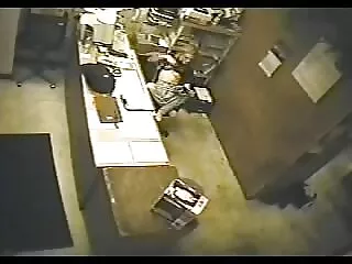 Oma und Opa haben geilen Lovemaking im Wohnzimmer