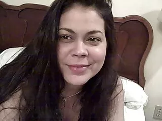 Խելագար կրծքերով սրամիտ MILF- ը քասթինգի ժամանակ անալ սեքսով է զբաղվում