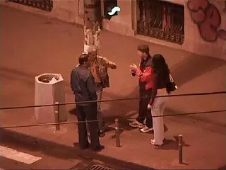 Enեննա R. Ռոսսը և Janենիս Գրիֆիթը հաճույք են ստանում արմավենու հետ կապված փիսիկ քսելու տեխնիկայից