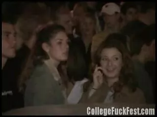 Սեքսուալ Ladyboy մուլտֆիլմը հարվածում է իր մեծ աքաղաղին