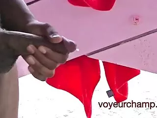 Վարդագույն լեգինսներով սատանայի սատանայի էգ հետույքը հերկել է իր մեծ հետույքը